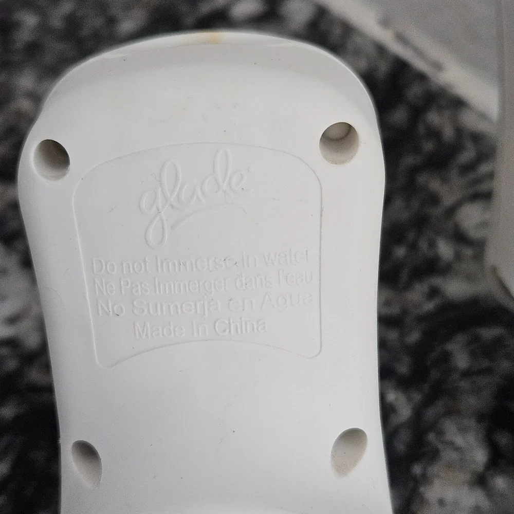 Glade‎ PlugIns Scented Oil Warmers white lot of 3 wall plug in